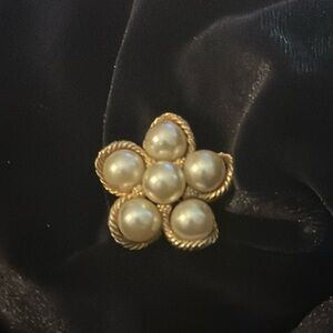 Vintage Faux Pearl Brooch Gold Tone Flower Shape